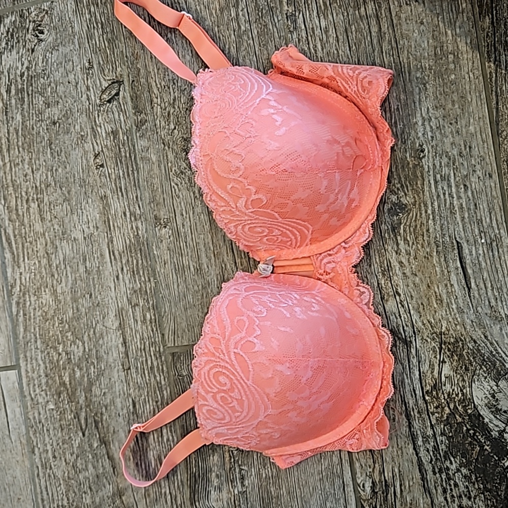 XOXO Size 36D LIKE NEW Bra